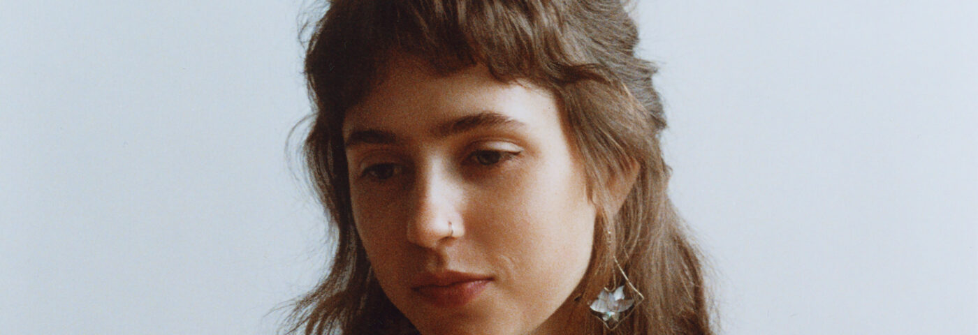 Clairo – Critique de « Charm » : plonger dans le désir