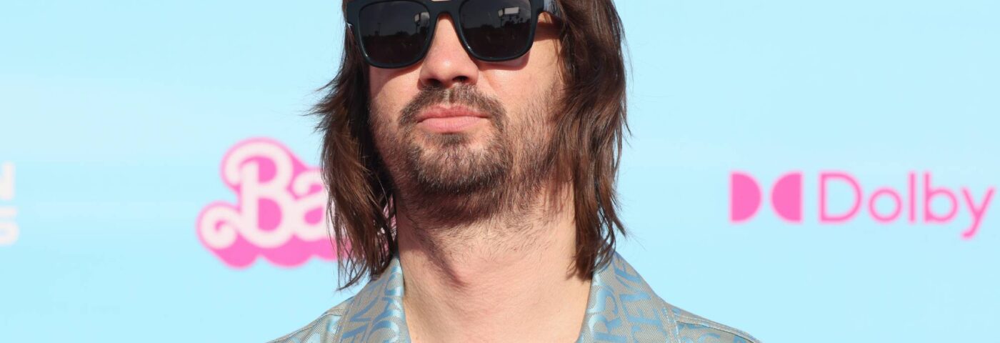 Tame Impala lance une nouvelle collection de mode « psychédélique » avec la marque APC