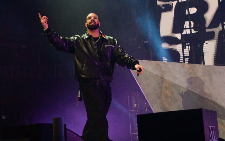 Drake partage une vidéo de son manoir inondé alors que des pluies torrentielles frappent Toronto
