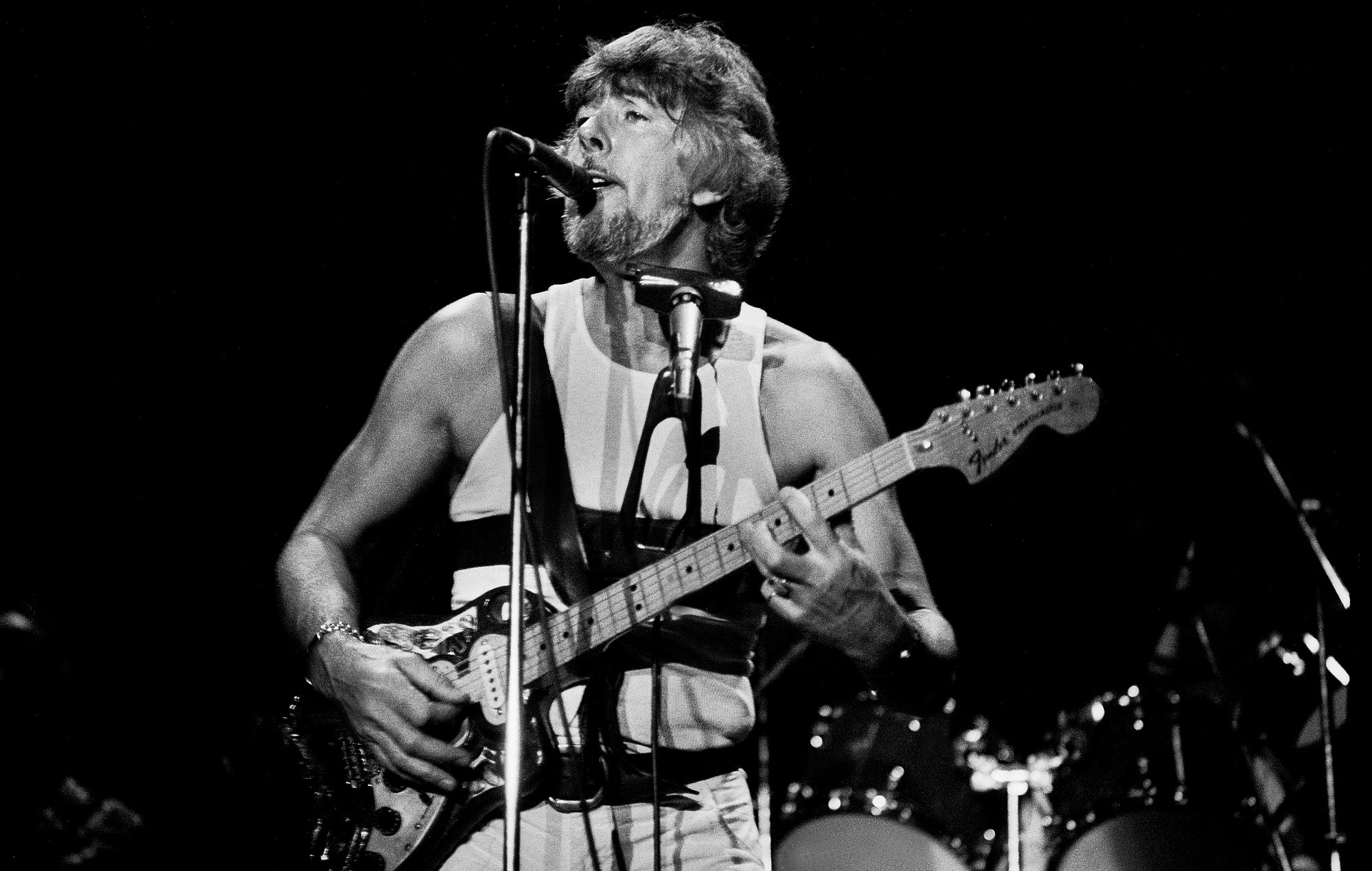 John Mayall se produit sur scène à Park West, Chicago, Illinois, le 13 juin 1982