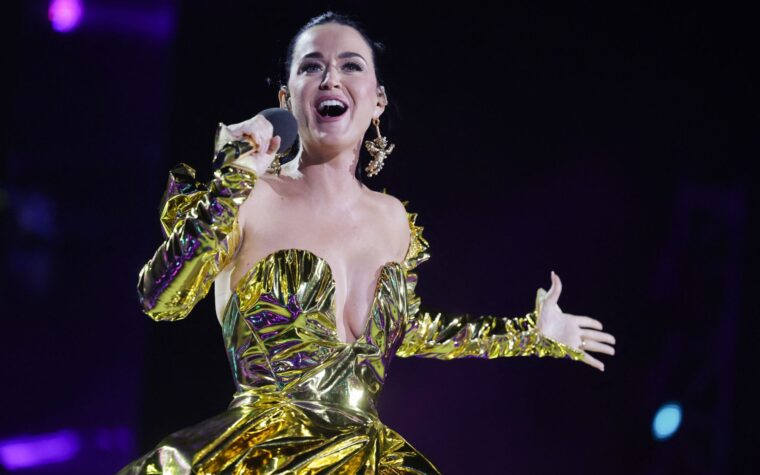 « Woman's World » de Katy Perry ne parvient pas à entrer dans le Top 50 des charts Billboard aux États-Unis, faible entrée au Royaume-Uni