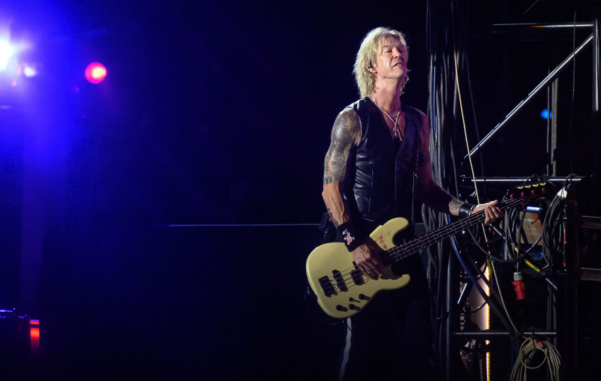 Duff McKagan de Guns N' Roses se produit au parc Hayarkon le 5 juin 2023 à Tel Aviv, Israël.