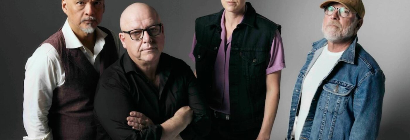 Les Pixies annoncent un nouvel album « The Night The Zombies Came » avec le single envoûtant « Chicken »