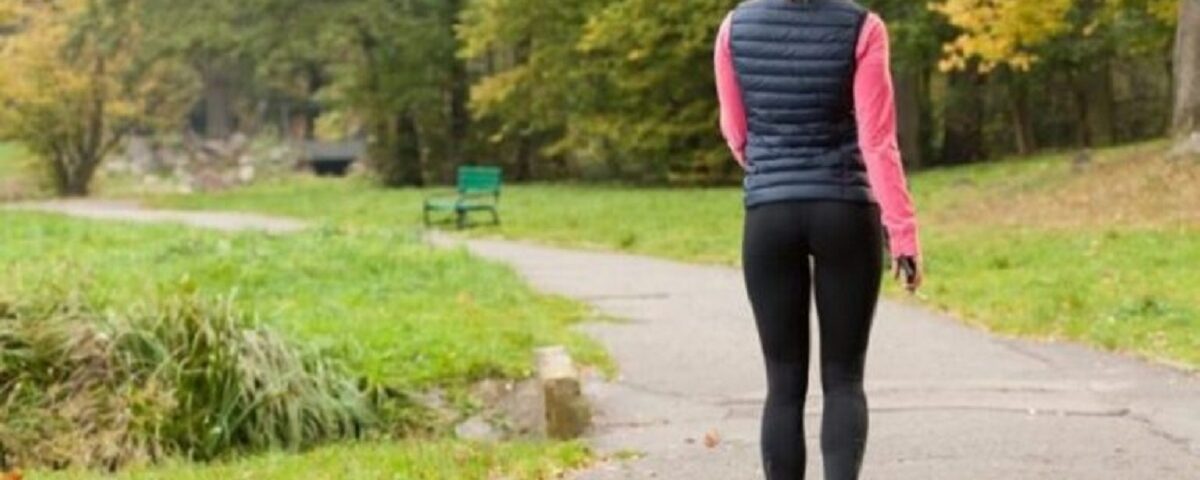 Oui, vous pouvez commencer à perdre du poids simplement en marchant : voici la distance idéale quotidienne et nos conseils