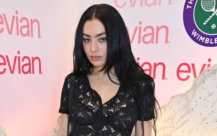 Charli XCX affirme que l'été « Brat » n'est pas mort – annonce une nouvelle chanson : « À la semaine prochaine »