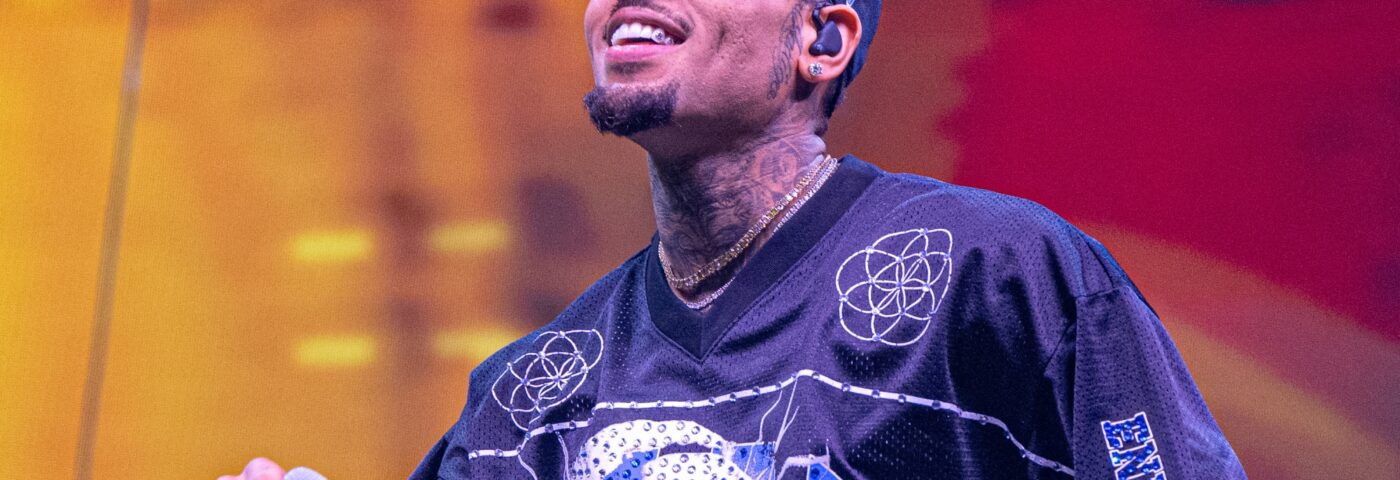 Chris Brown poursuivi pour agression présumée sur un groupe de spectateurs