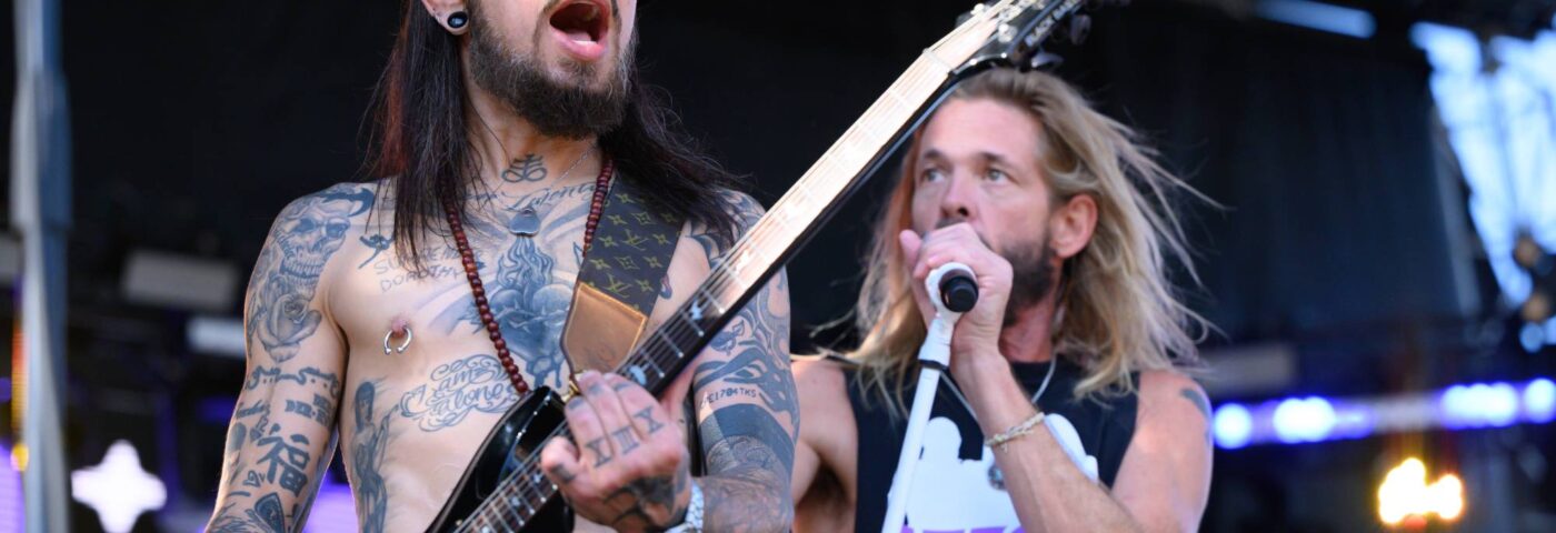 Dave Navarro révèle ses difficultés à jouer de la guitare après la mort de Taylor Hawkins