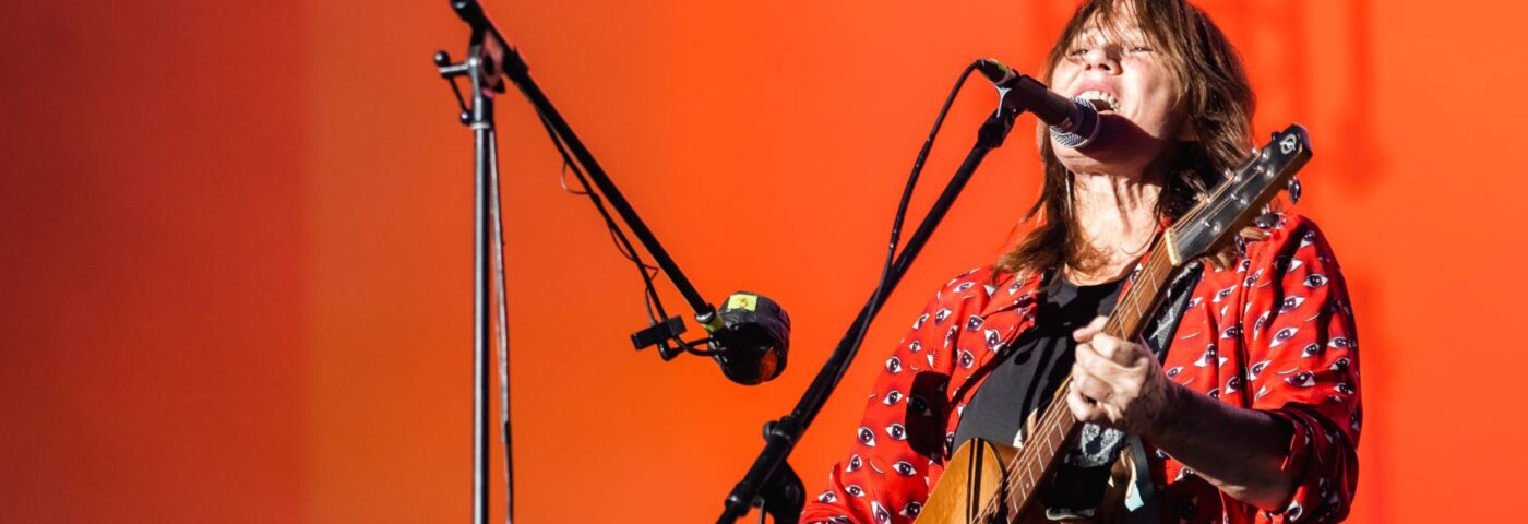 Écoutez le nouveau single étourdissant de Kim Deal, « Coast »