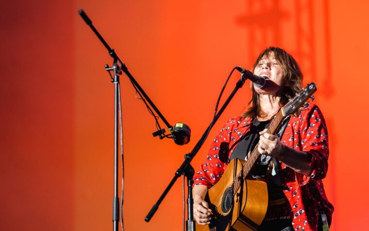 Écoutez le nouveau single étourdissant de Kim Deal, « Coast »