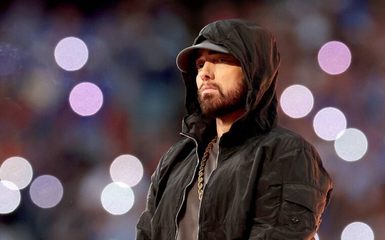 Eminem signe son 11e album numéro un au Royaume-Uni avec « The Death Of Slim Shady (Coup de Grâce) »