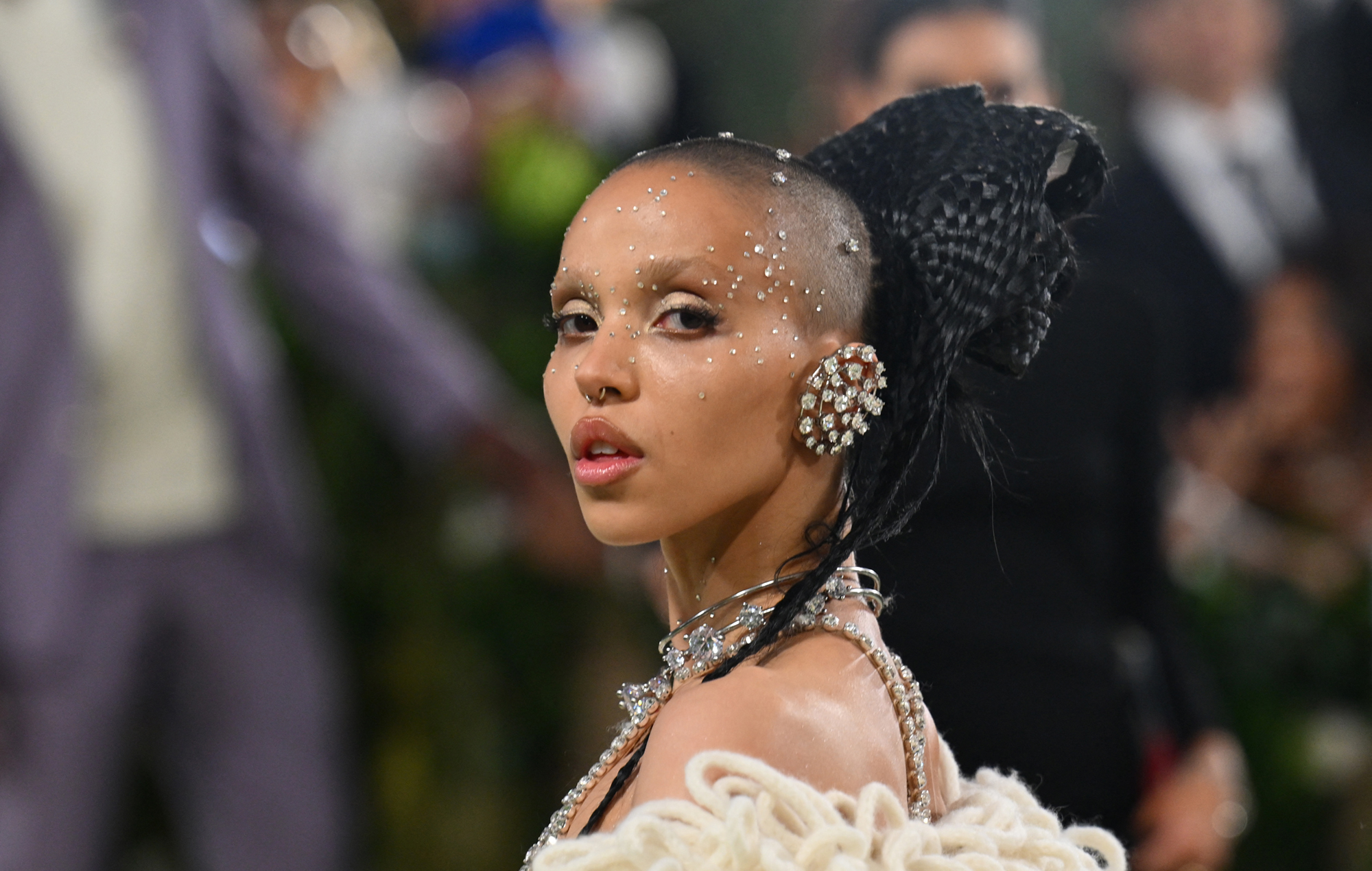 fka twigs met gala de collecte de fonds au soudan à gaza