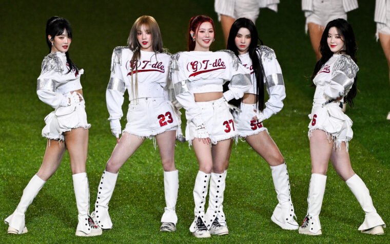 (G)I-DLE attend l'été avec impatience dans le teaser de son nouveau single, « Klaxon »