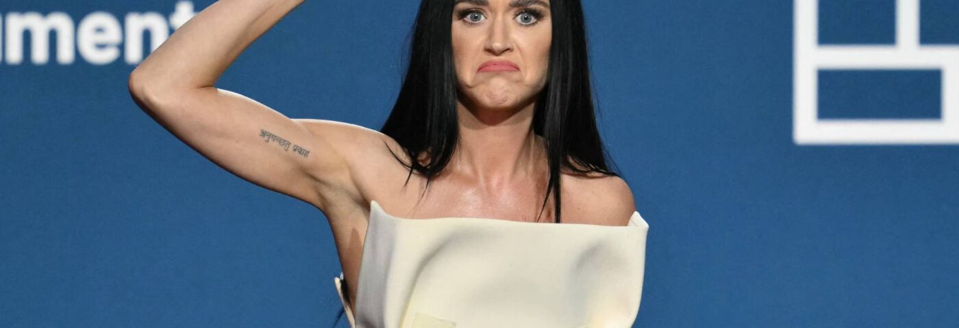 Katy Perry affirme que le clip de « Woman's World », largement critiqué, était une « satire »