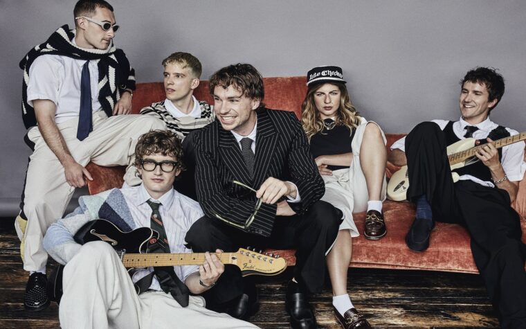 L'équipe sportive annonce son troisième album « Boys These Days » avec un nouveau single inspiré de Bryan Ferry, « I'm In Love (Subaru) »