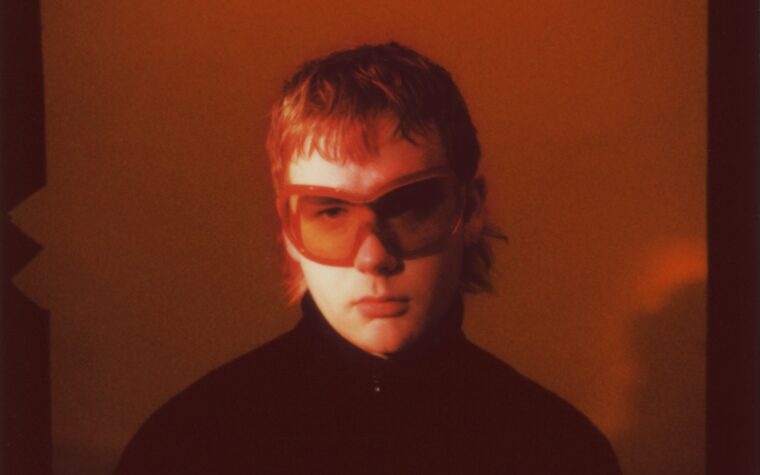 Mura Masa annonce un nouvel album « Curve 1 » avec un nouveau single « FLY »
