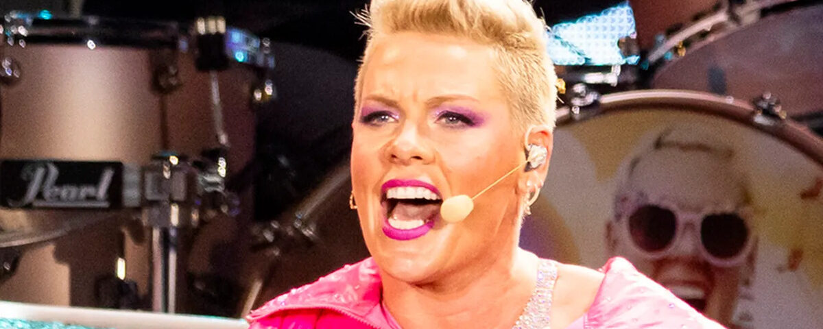 Pink expulse un fan critiquant la circoncision lors de son concert : « Débarrassez-vous de ça »