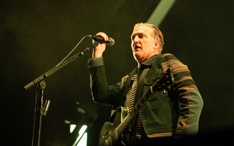 QOTSA annule plus de spectacles, Josh Homme sous « soins médicaux »