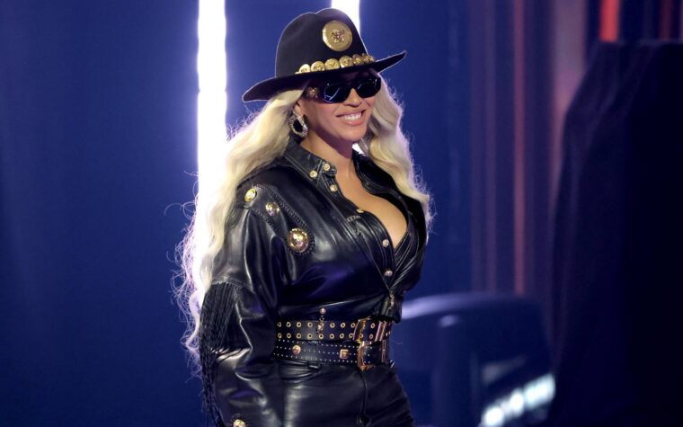 Regardez Beyoncé présenter les membres de l'équipe olympique américaine