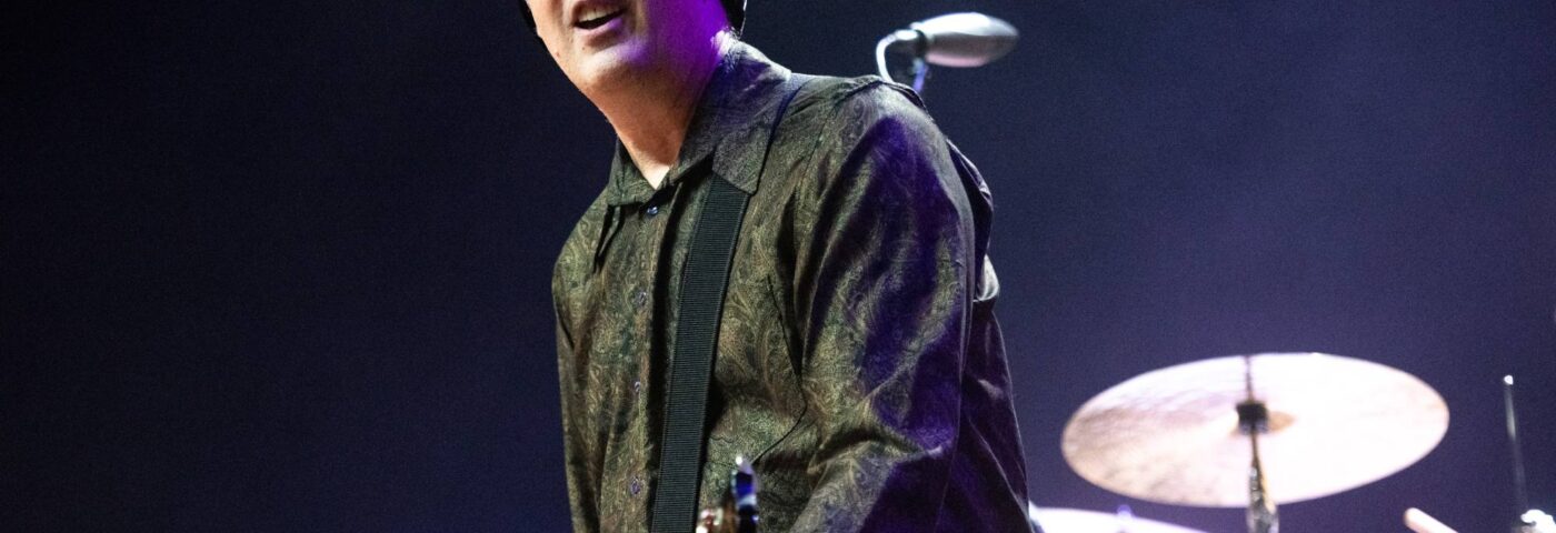 Regardez Krist Novoselic rejoindre le groupe hommage FooVana pour « Smells Like Teen Spirit » et « Lithium »