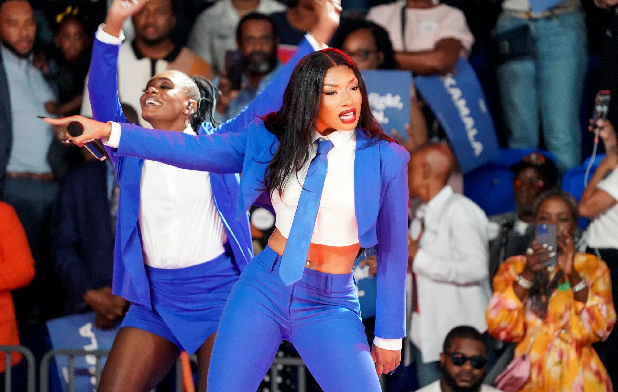 Megan Thee Stallion se produit en direct lors d'un rassemblement de campagne pour l'élection présidentielle de Kamala Harris à Atlanta, en Géorgie