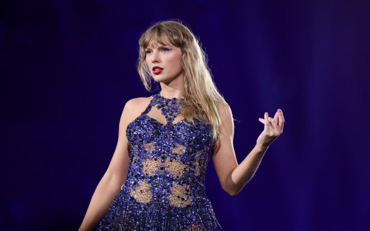 Regardez Taylor Swift faire ses débuts en direct avec « Superstar »