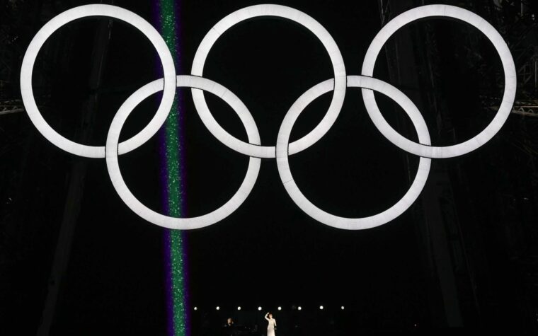 Regardez le retour épique de Céline Dion pour les Jeux olympiques de Paris, en se produisant depuis la tour Eiffel