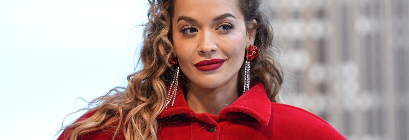 Rita Ora annule son concert en Hongrie après une hospitalisation d'urgence