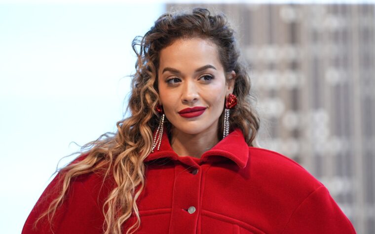 Rita Ora annule son concert en Hongrie après une hospitalisation d'urgence