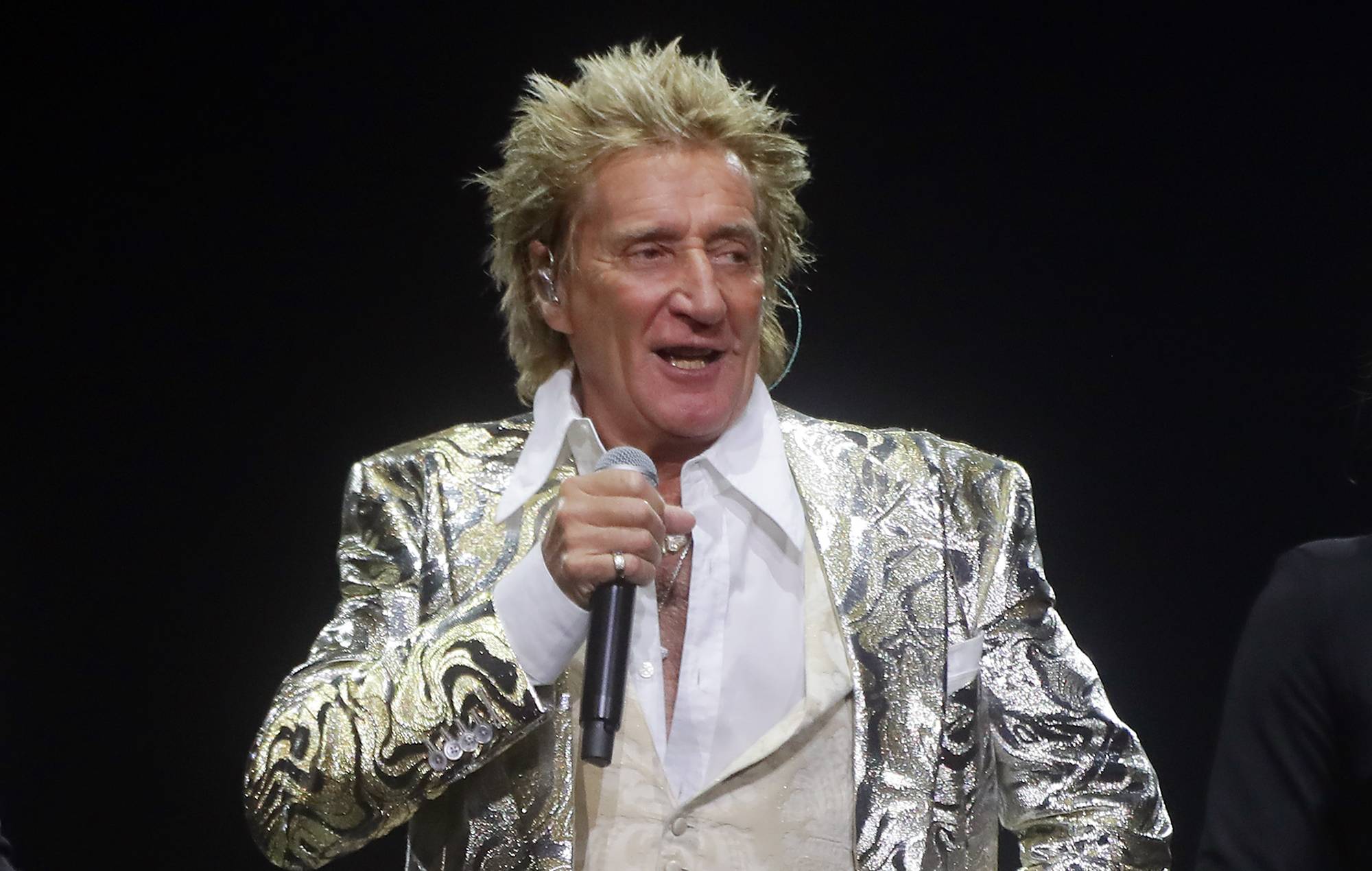 Rod Stewart se produit au Footprint Center le 4 août 2023 à Phoenix, en Arizona. (Photo de John Medina/Getty Images)