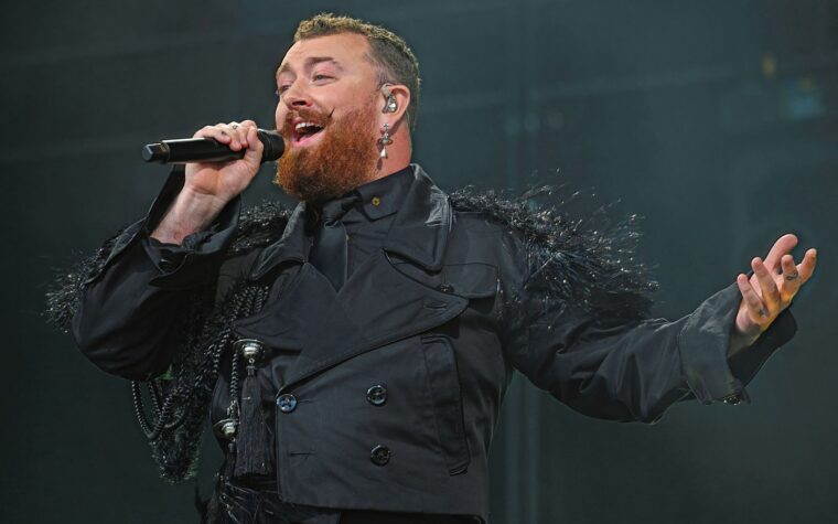 Sam Smith révèle qu'un accident de ski les a empêchés de marcher « pendant un mois »