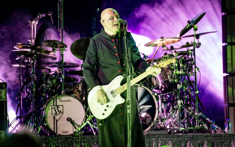 Smashing Pumpkins annonce son 13e album « Aghori Mhori Mei », qui sortira le mois prochain
