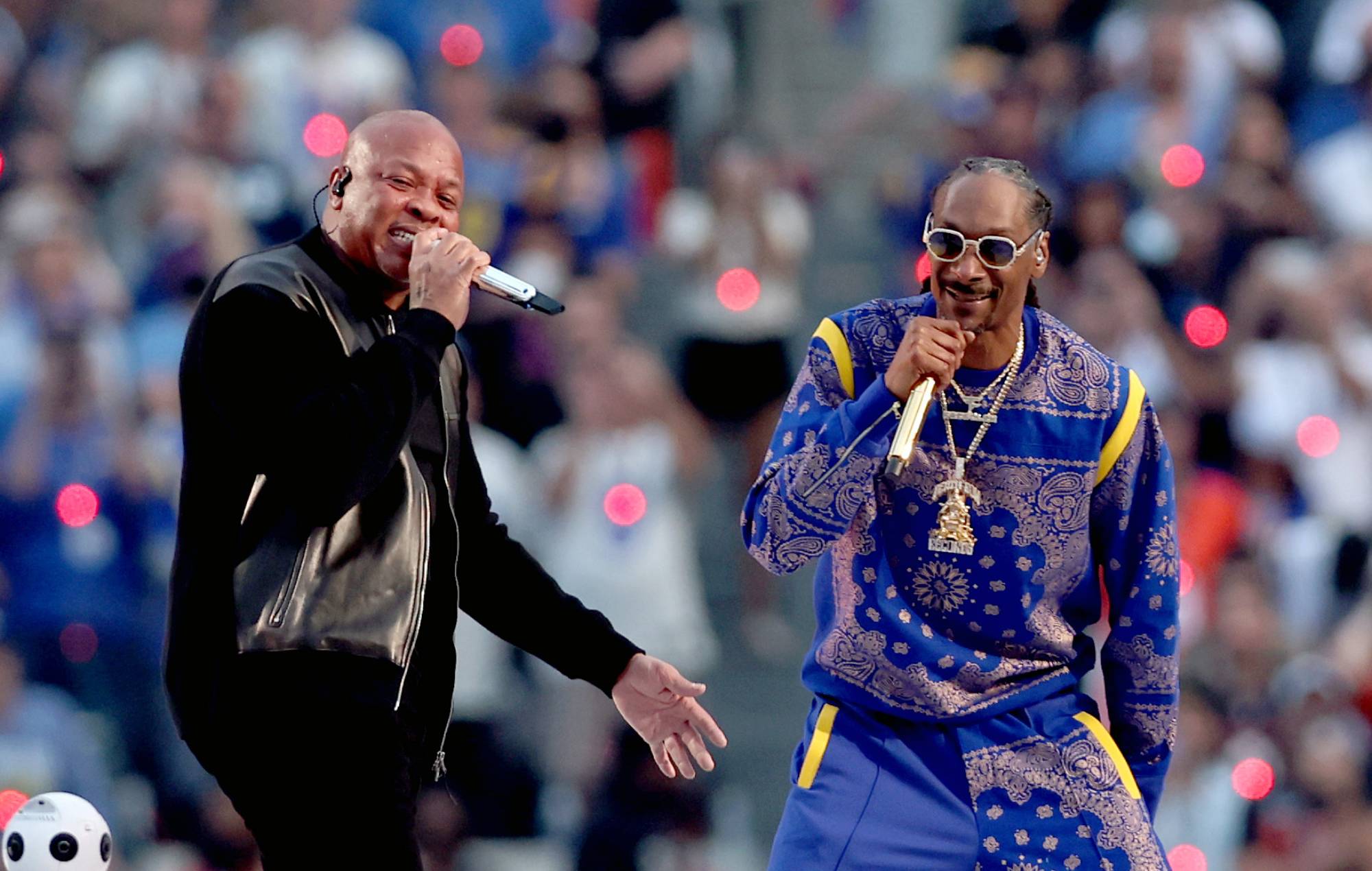 Dr. Dre et Snoop Dogg se produisent lors du spectacle de mi-temps du Super Bowl LVI de Pepsi au SoFi Stadium le 13 février 2022 à Inglewood, en Californie. (Photo de Rob Carr/Getty Images)
