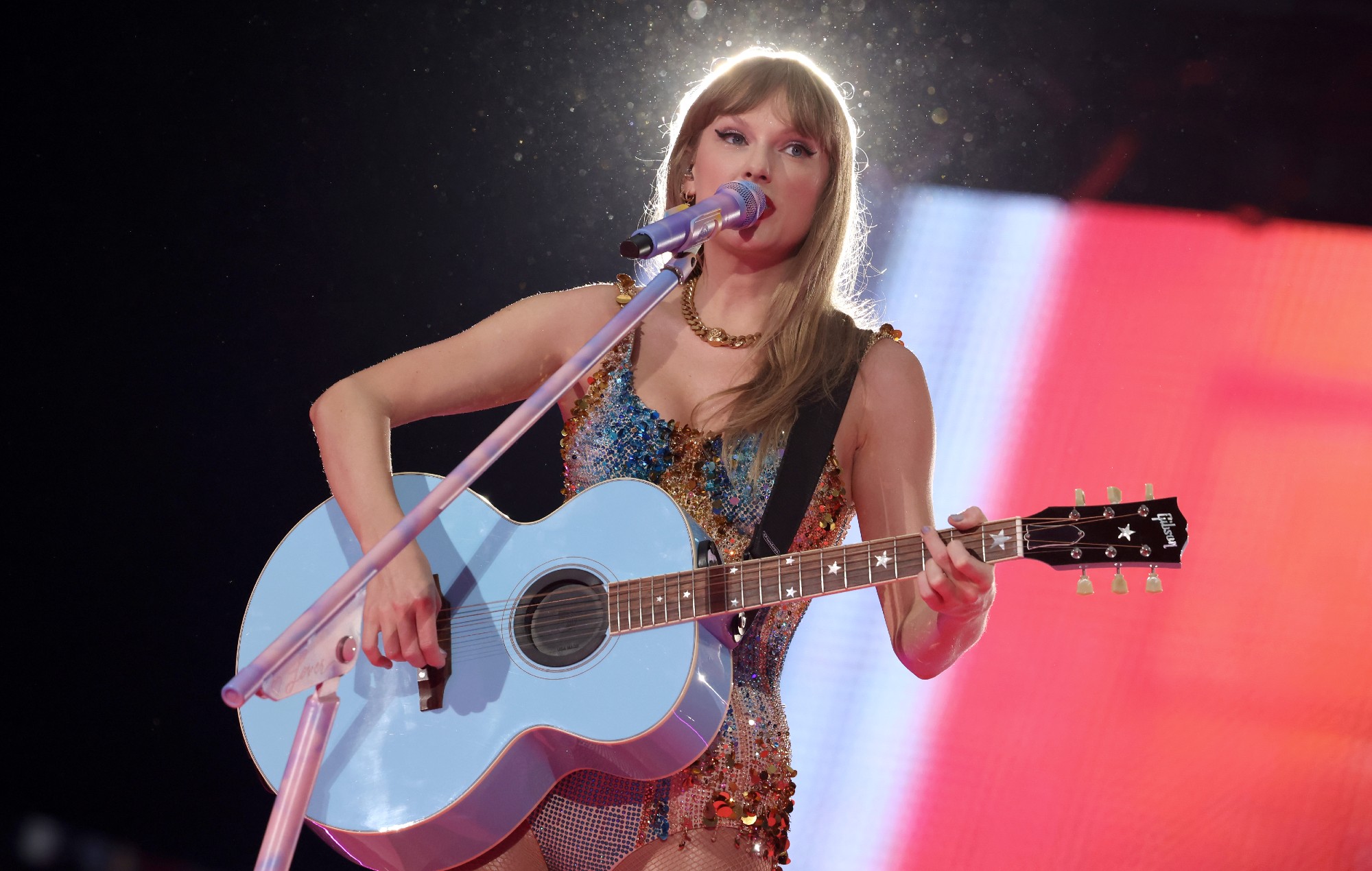 Taylor Swift se produit sur scène