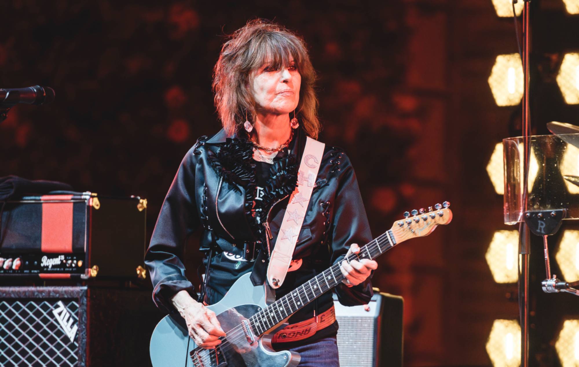 Chrissie Hynde de The Pretenders se produit en concert lors du festival Les Nits de Barcelona le 1er juillet 2024 à Barcelone, Espagne. (Photo de Xavi Torrent/Redferns)
