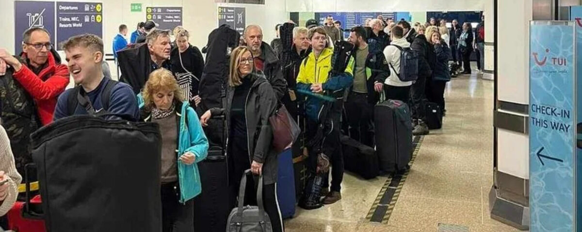 Des familles sur les vols Ryanair et autres ‘debout en cercles en pleurant’ après le départ des avions sans elles