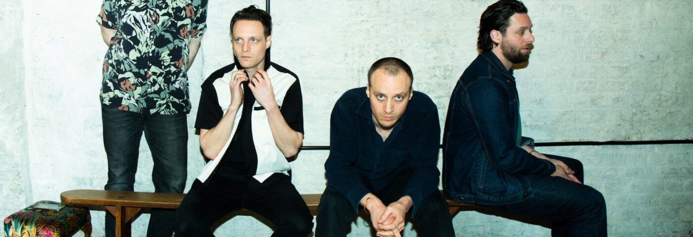 un premier album surchargé du nouveau groupe des ex-Maccabees