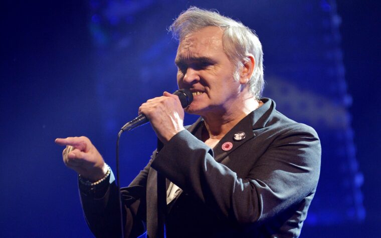 Morrissey s'exprime après que « son tout premier passeport datant de son adolescence a été volé parmi les effets personnels de sa défunte mère »