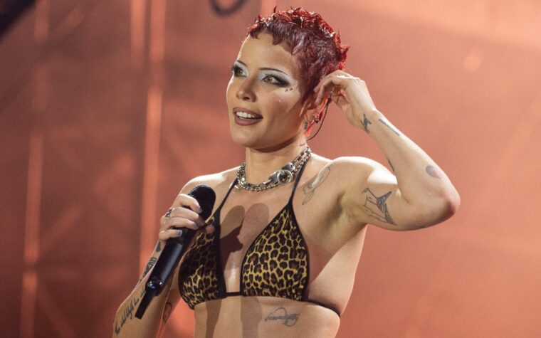 Halsey annonce l'album conceptuel « The Great Impersonator »