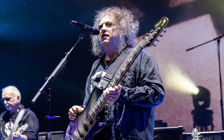 The Cure va sortir deux nouvelles chansons en double face A enregistrées en live pour une œuvre caritative pour le climat
