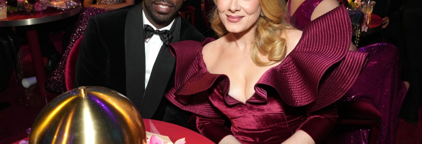 Adele annonce ses fiançailles avec Rich Paul lors d'un défilé à Munich