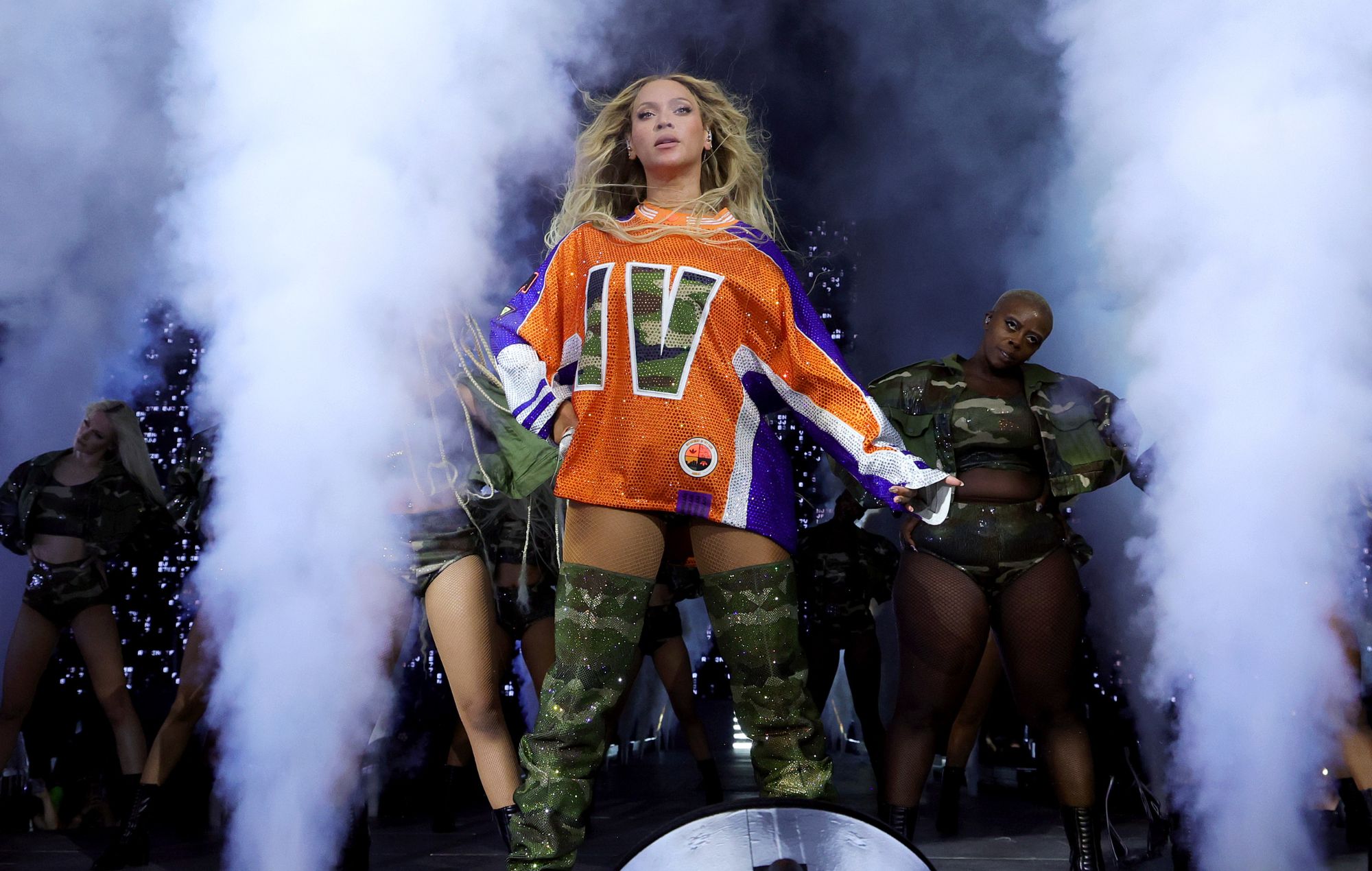 Beyoncé se produit sur scène lors du « RENAISSANCE WORLD TOUR »