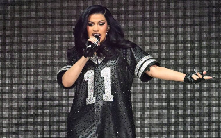 Cardi B défend Offset alors qu'elle accuse son manque de soutien