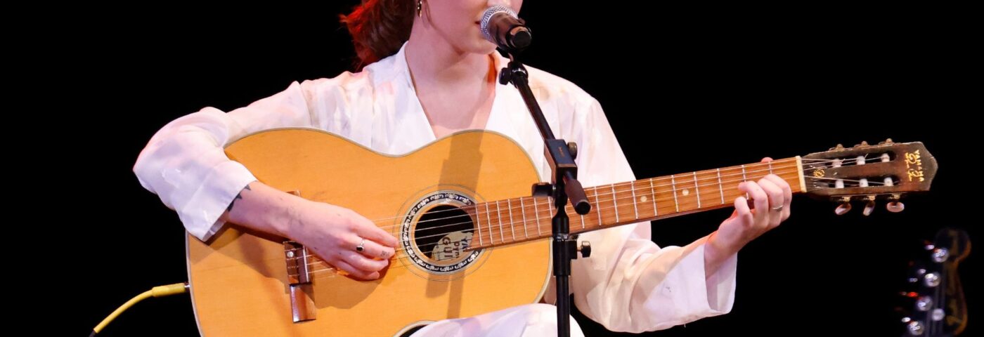 Clairo annonce une tournée au Royaume-Uni et en Europe en 2025