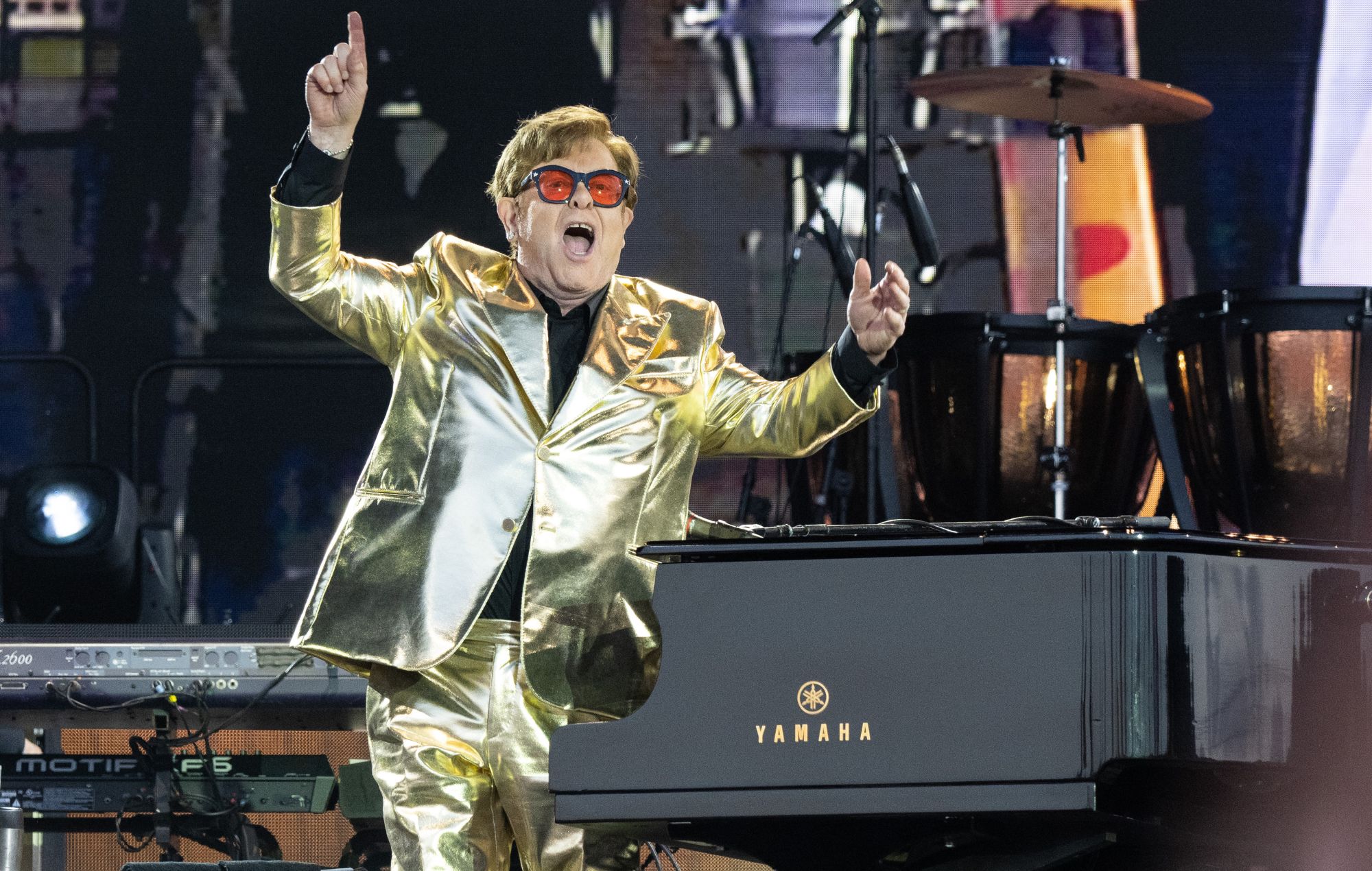 Sir Elton John se produit sur la scène Pyramid le jour 5 du festival de Glastonbury 2023