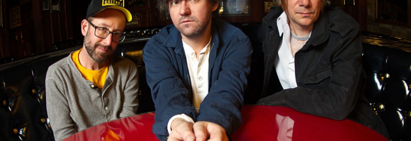 Écoutez le nouveau single « punk rock » de Bright Eyes et inspiré des Beastie Boys, « Rainbow Overpass »