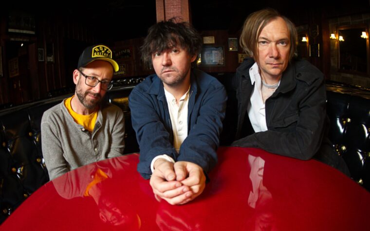 Écoutez le nouveau single « punk rock » de Bright Eyes et inspiré des Beastie Boys, « Rainbow Overpass »