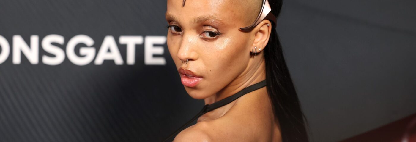 FKA Twigs joue son nouvel album « EUSEXUA » lors d'un playback à New York