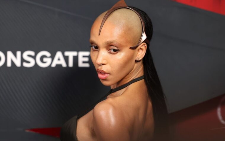 FKA Twigs joue son nouvel album « EUSEXUA » lors d'un playback à New York
