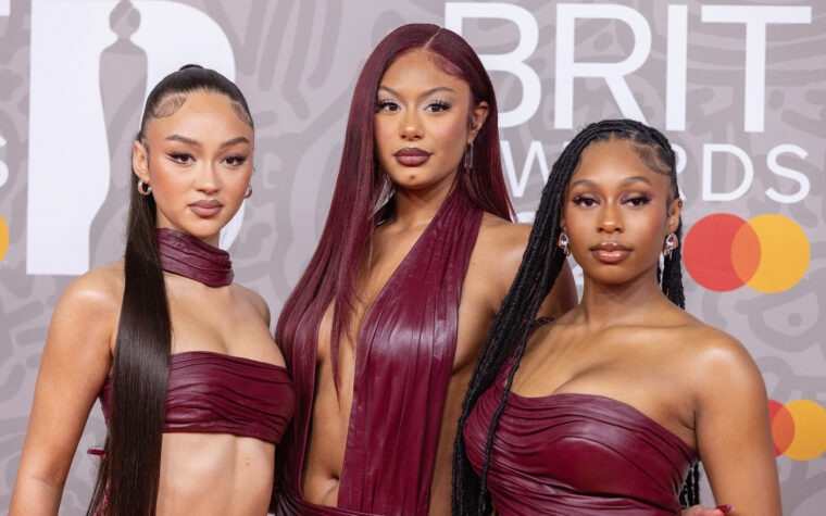 FLO rend hommage à l'icône du R&B Aaliyah lors de ses débuts au Reading Festival