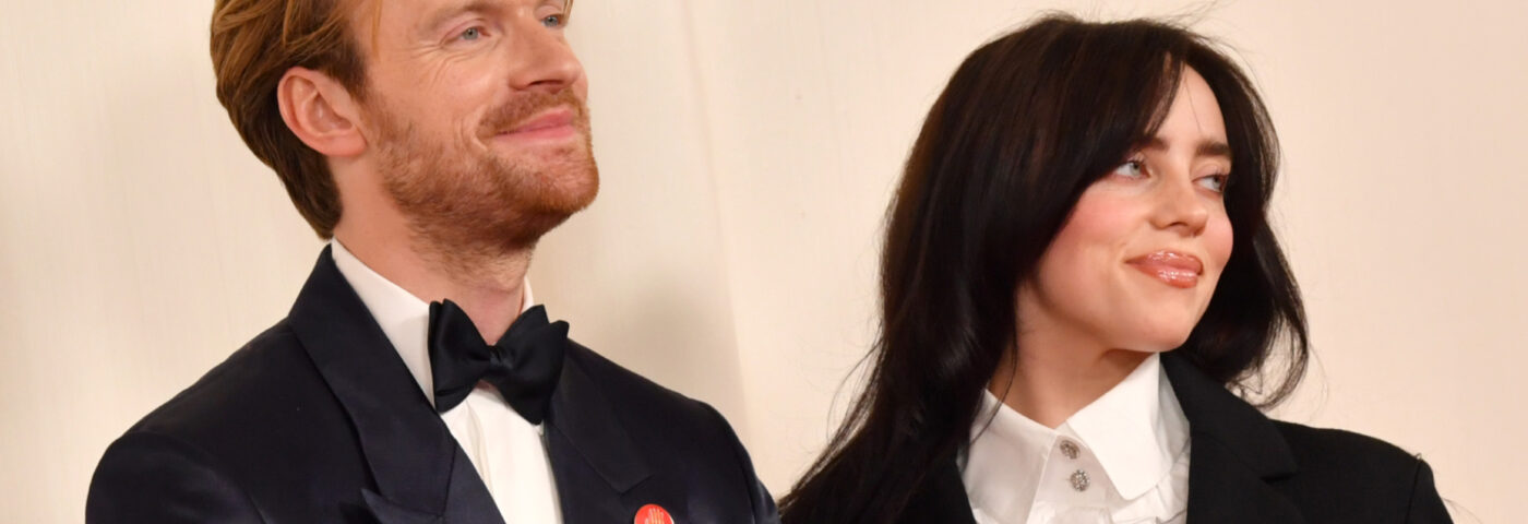 Finneas défend Billie Eilish après qu'un commentateur a qualifié le couplet de « Guess » de « prédateur »